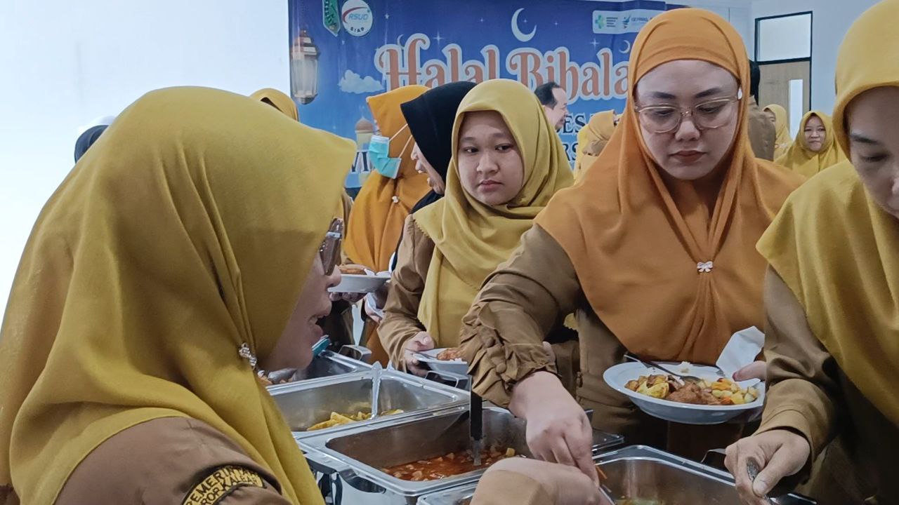 RSUD Sambas Gelar Halal Bihalal 1446 H: Pererat Silaturahmi dan Komitmen Pelayanan Publik