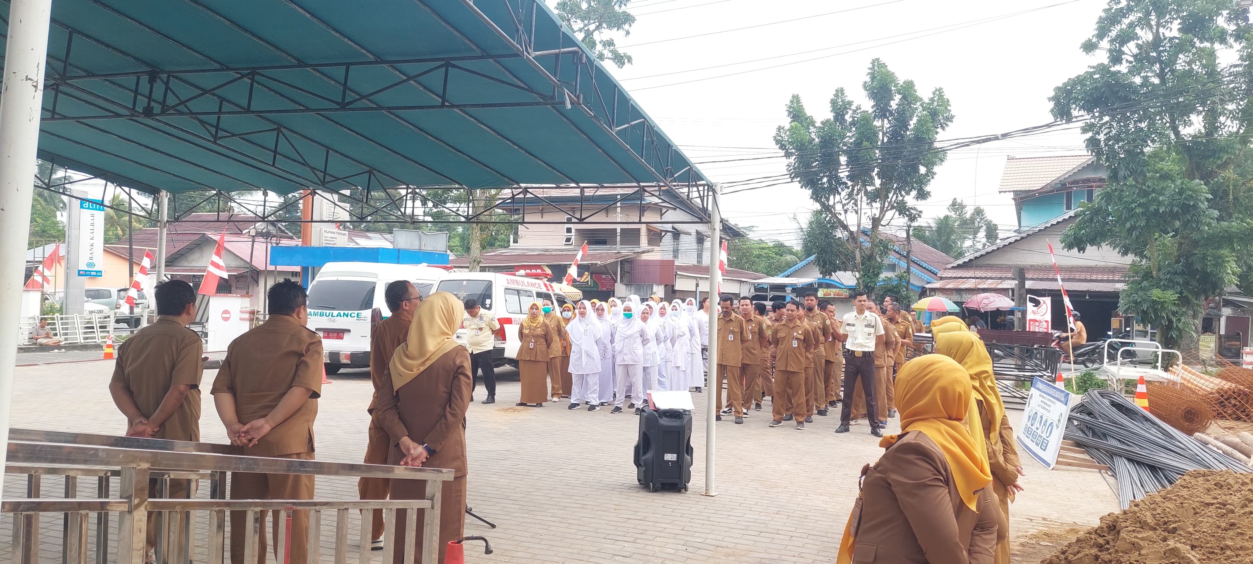Apel Pagi RSUD Sambas : 27 Juli 2026 - Menjadi Momen Perpisahan Kabid.  Penunjang dan Sarana Pelayanan Kesehatan Bapak Sapto Suharyoko Jelang Purna Tugas