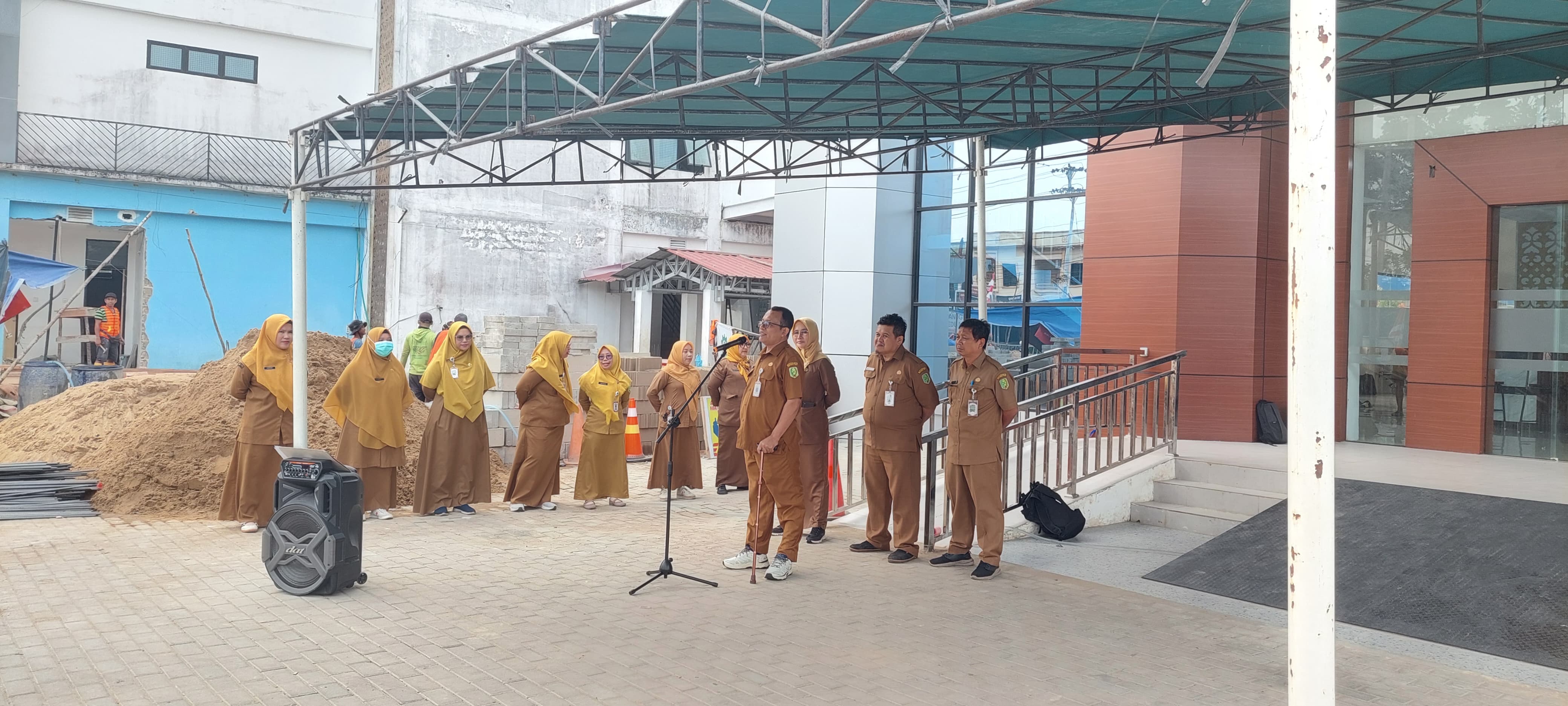 Apel Pagi RSUD Sambas : 27 Juli 2026 - Menjadi Momen Perpisahan Kabid.  Penunjang dan Sarana Pelayanan Kesehatan Bapak Sapto Suharyoko Jelang Purna Tugas