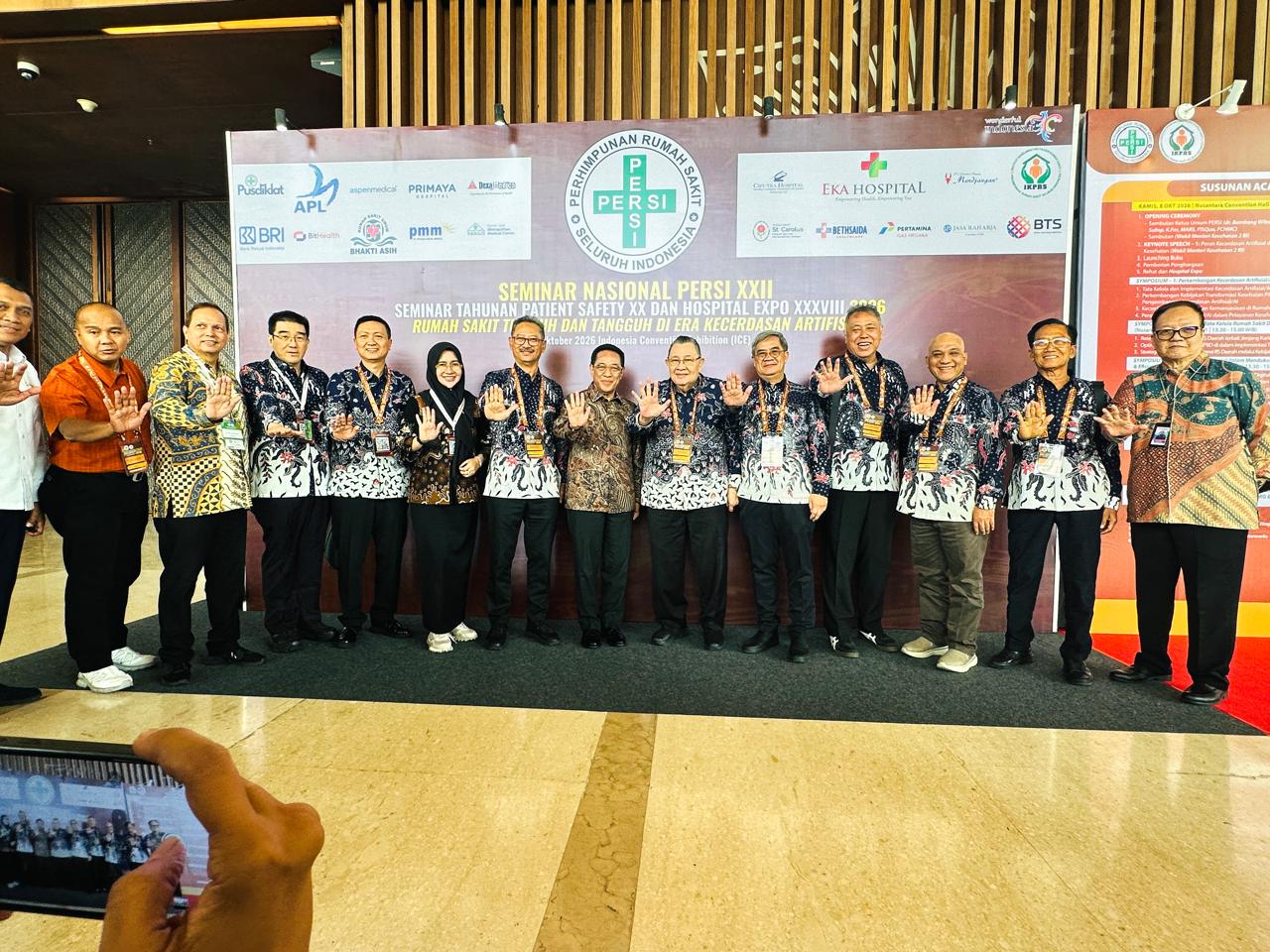 Direktur RSUD Sambas Hadiri Seminar Nasional PERSI ke-26 Bersama Wakil Menteri Kesehatan
